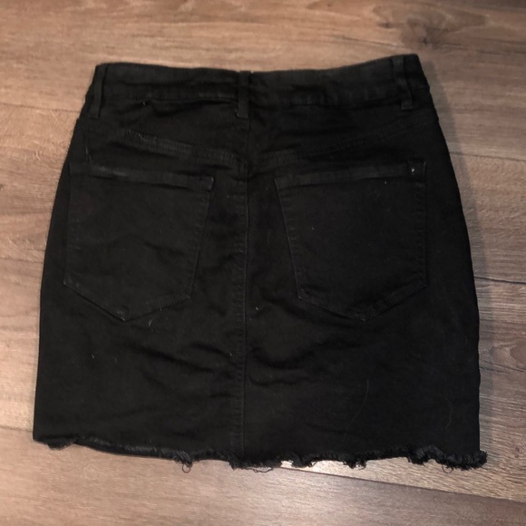 Black mini jean skirt from garage - Picture 2 of 3